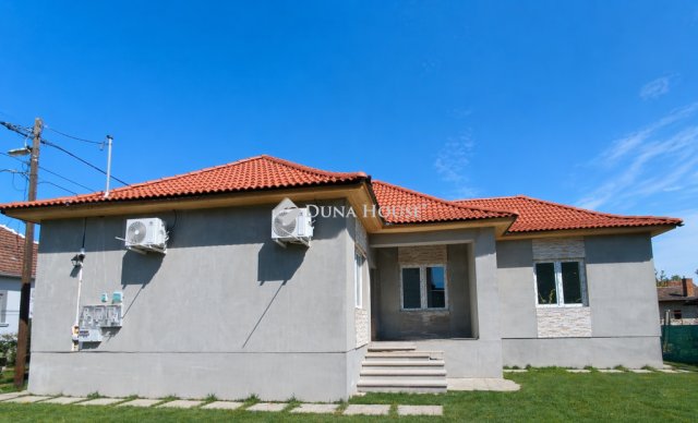 Eladó családi ház, Szolnokon 65 M Ft, 3 szobás