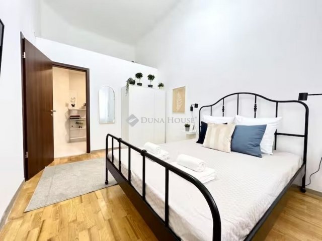 Eladó téglalakás, Budapesten, VII. kerületben 94.9 M Ft