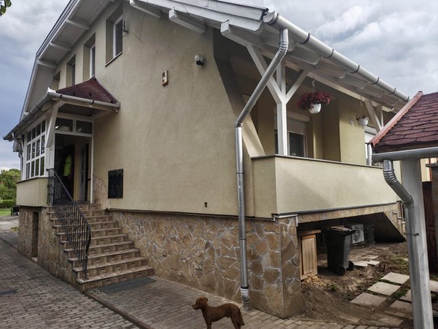Eladó családi ház, Százhalombattán 128 M Ft, 5+1 szobás