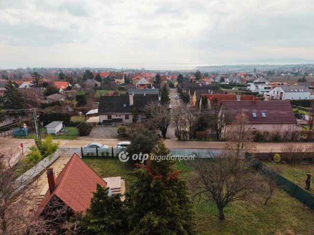 Eladó nyaraló, Csopakon 89.9 M Ft, 2 szobás