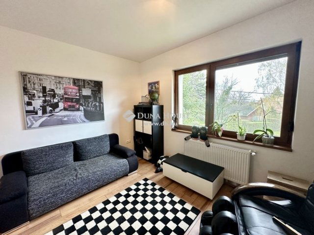 Eladó családi ház, Szentendrén 330 M Ft, 6 szobás