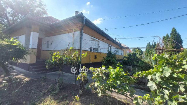 Eladó családi ház, Gödöllőn 65 M Ft, 2 szobás