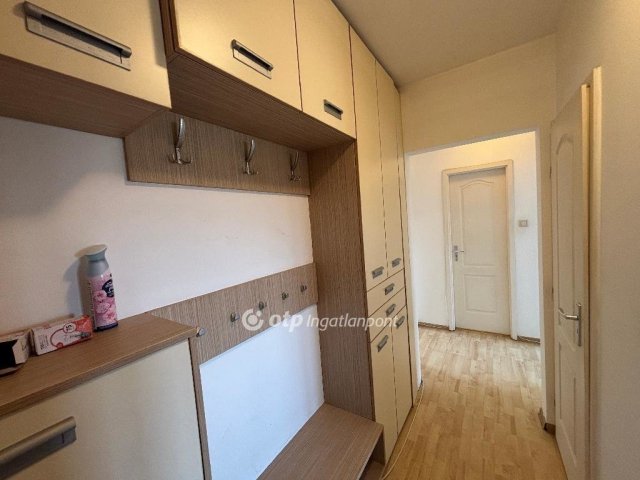 Eladó panellakás, Gyulán 29.9 M Ft, 2 szobás