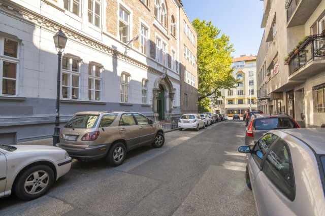 Kiadó üzlethelyiség, Budapesten, I. kerületben 260 E Ft / hó