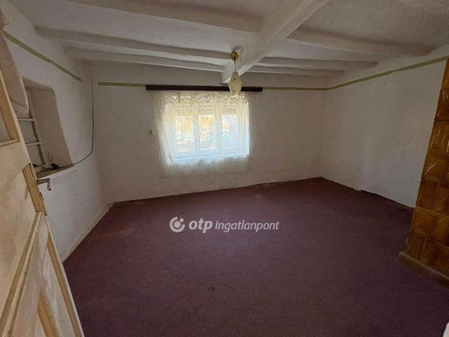 Eladó családi ház, Esztáron 9.9 M Ft, 2+1 szobás