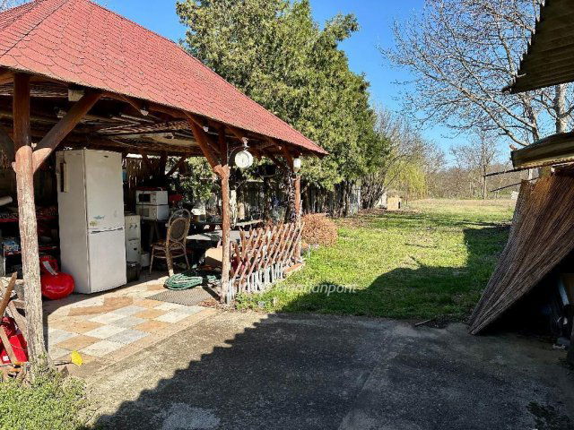 Eladó családi ház, Dánszentmiklóson 69.5 M Ft, 5 szobás