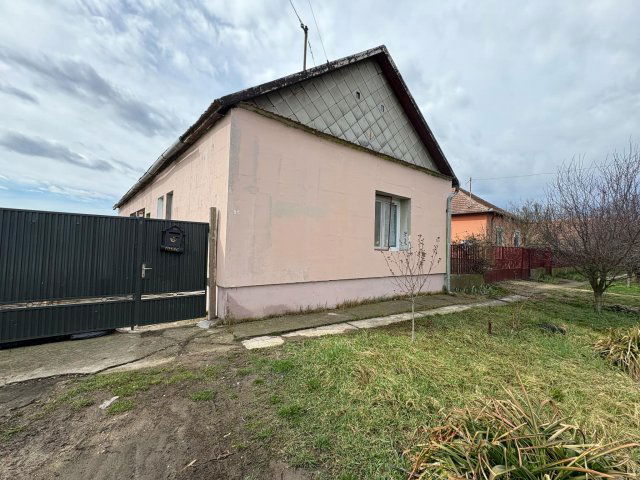 Eladó családi ház, Mezősason 9 M Ft, 5 szobás