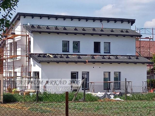 Eladó téglalakás, Velencén 95 M Ft, 5 szobás