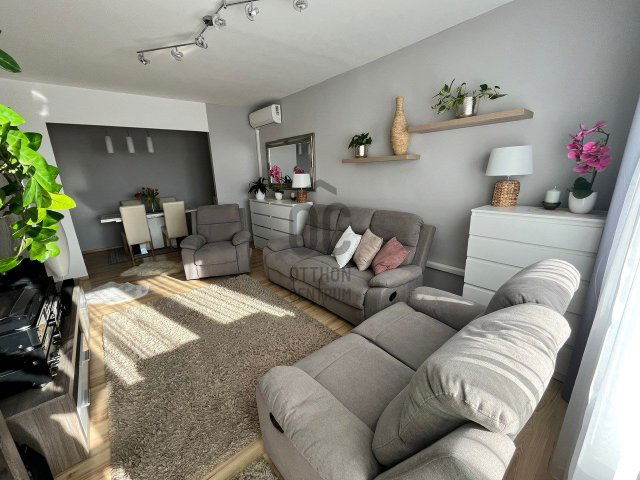 Eladó panellakás, Székesfehérvárott 65.9 M Ft, 3 szobás