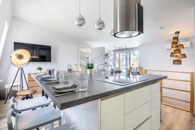 Kiadó téglalakás, albérlet, VI. kerületben, Csengery utcában