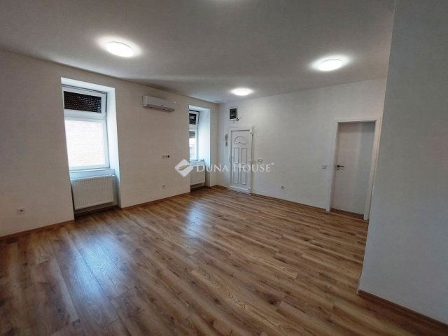 Eladó téglalakás, Sopronban 55 M Ft, 3 szobás