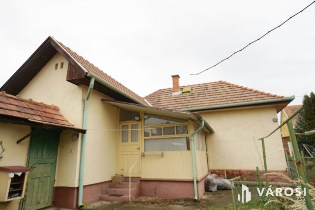 Eladó családi ház, Budapesten, XVIII. kerületben 60.5 M Ft