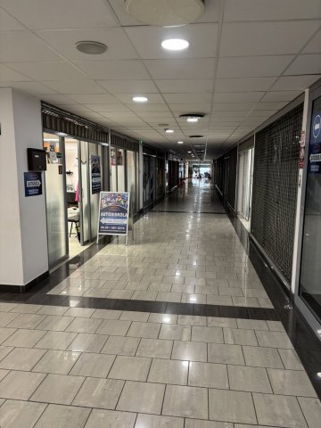 Kiadó üzlethelyiség, Debrecenben, Hal közben 65 E Ft / hó
