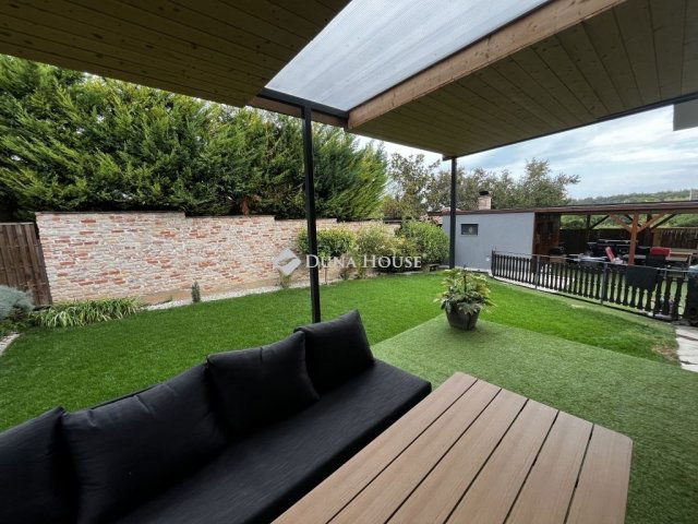 Eladó családi ház, Balatonalmádiban 252 M Ft, 5 szobás