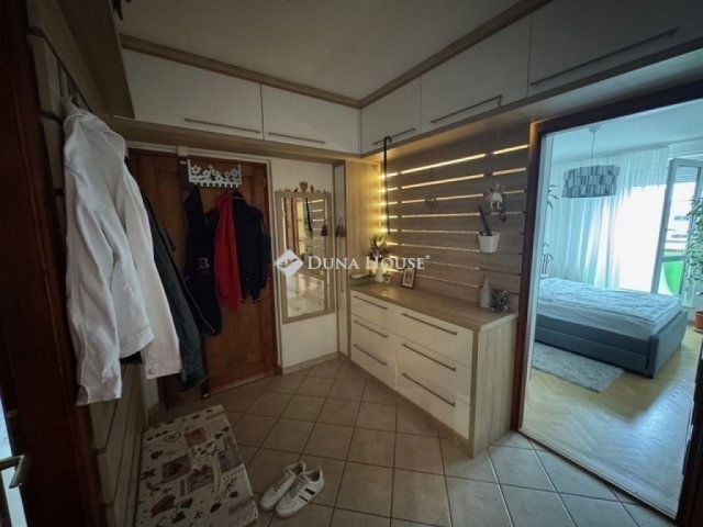 Eladó panellakás, Budapesten, XVI. kerületben 98.9 M Ft, 4 szobás