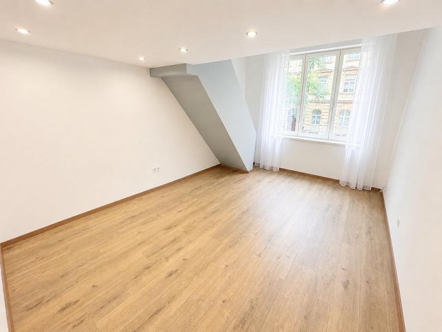 Eladó téglalakás, Budapesten, XIII. kerületben, Balzac utcában