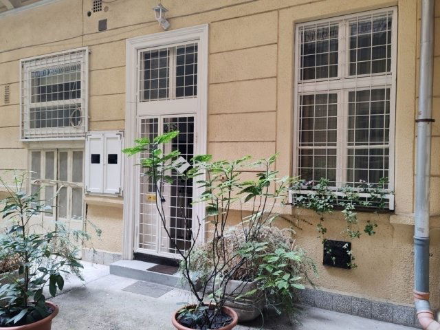 Eladó téglalakás, Budapesten, VI. kerületben 77 M Ft, 2 szobás