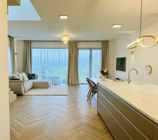 Eladó családi ház, Vácon 160 M Ft, 5 szobás