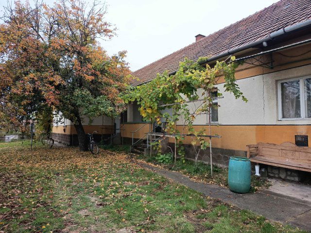 Eladó családi ház, Szentistvánon 26.5 M Ft, 4 szobás
