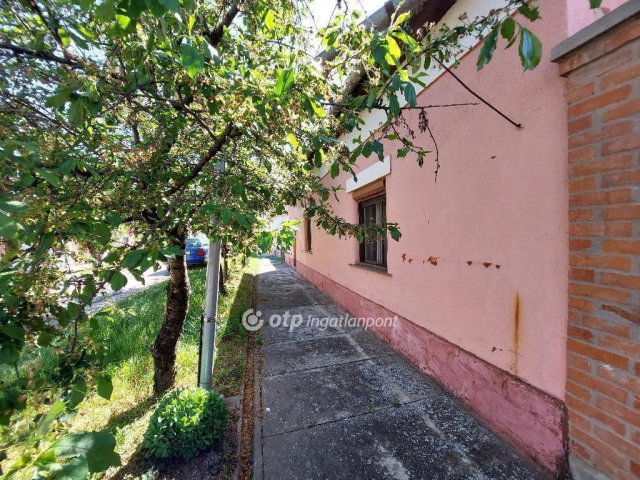 Eladó családi ház, Csongrádon 11.3 M Ft, 3 szobás