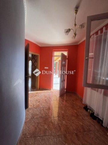 Eladó családi ház, Pécsett 79.9 M Ft, 7 szobás