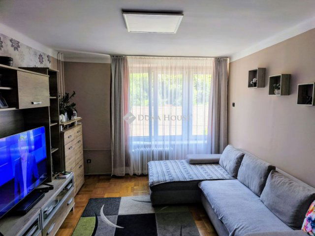 Eladó téglalakás, Komlón 16.9 M Ft, 2 szobás