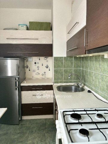 Eladó panellakás, Pécsett 49.9 M Ft, 2 szobás