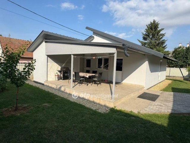 Eladó nyaraló, Abádszalókban 68 M Ft, 2+1 szobás