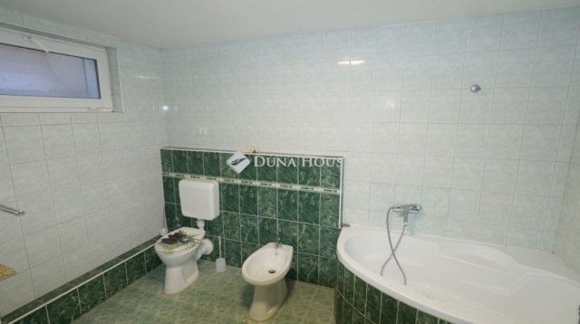 Eladó családi ház, Zalaegerszegen 205 M Ft, 7 szobás