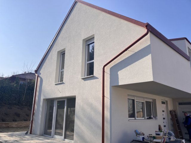 Eladó ikerház, Velencén 105 M Ft, 4+1 szobás