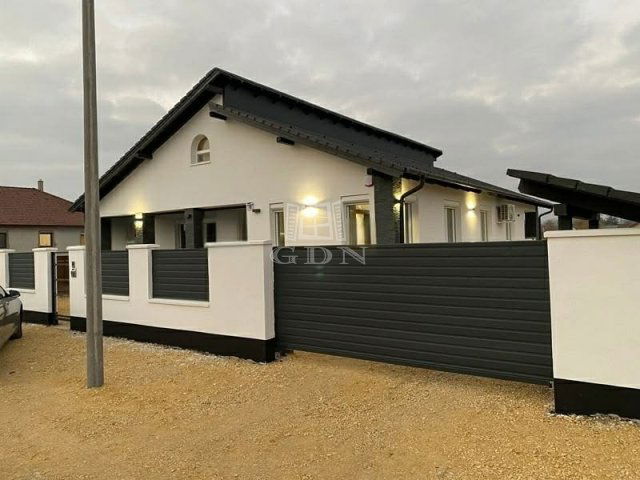 Eladó családi ház, Kakucson 159.8 M Ft, 4 szobás