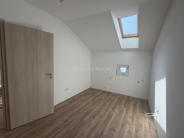 Kiadó téglalakás, albérlet, Sopronban 270 E Ft / hó, 5 szobás