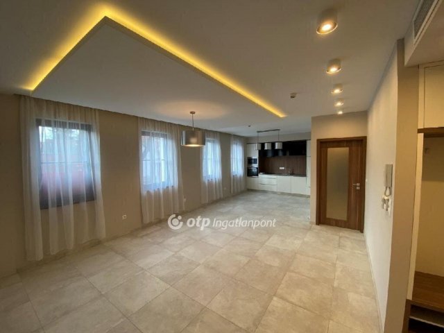 Eladó téglalakás, Kecskeméten 170.17 M Ft, 4+1 szobás