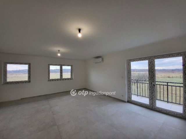 Eladó téglalakás, Szántódon 82.9 M Ft, 3 szobás