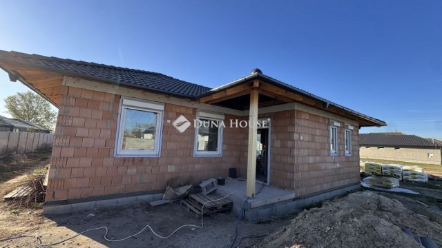 Eladó ikerház, Taksonyon 103.5 M Ft, 4 szobás