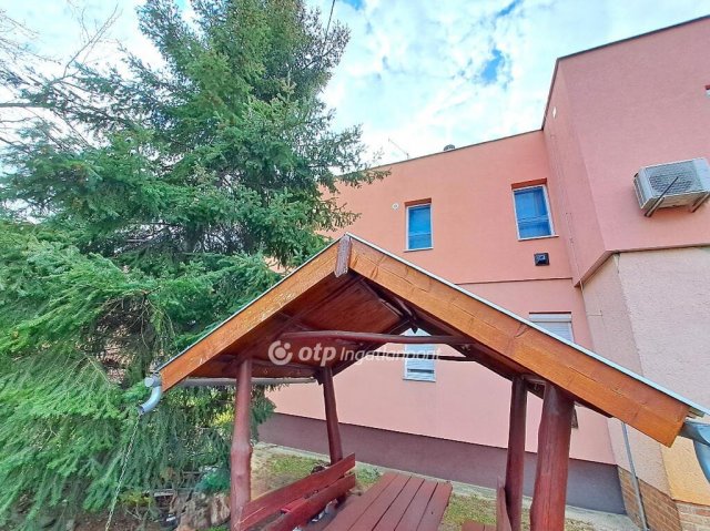 Eladó téglalakás, Kecskeméten 43 M Ft, 2 szobás