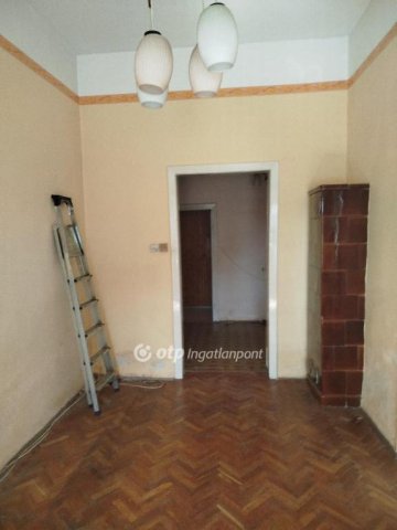 Eladó téglalakás, Pécsett 43 M Ft, 2 szobás