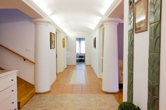 Eladó családi ház, Kecskeméten 248 M Ft, 8 szobás