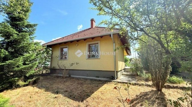Eladó családi ház, Pócsmegyeren 79.9 M Ft, 3 szobás