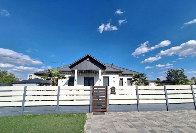 Eladó családi ház, Szolnokon 185 M Ft, 5 szobás