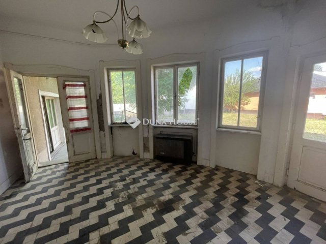 Eladó családi ház, Izsákon 22.5 M Ft, 3 szobás