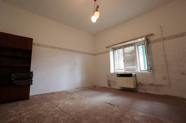 Eladó téglalakás, Orosházán, Pacsirta utcában 16.5 M Ft