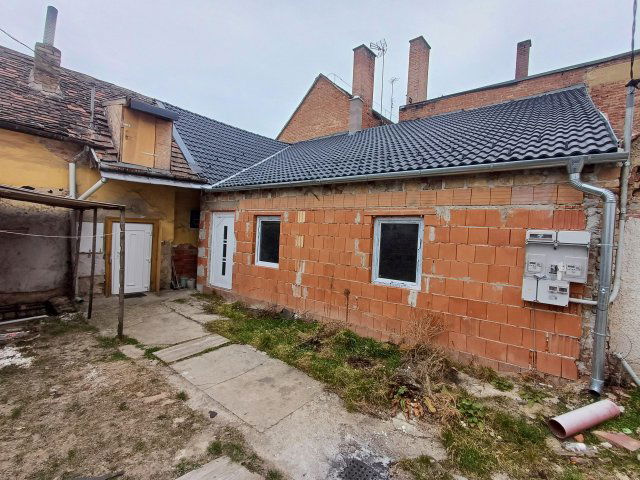 Eladó téglalakás, Szombathelyen 24.99 M Ft, 3 szobás
