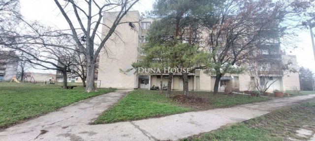 Eladó téglalakás, Tatabányán 34.9 M Ft, 2 szobás