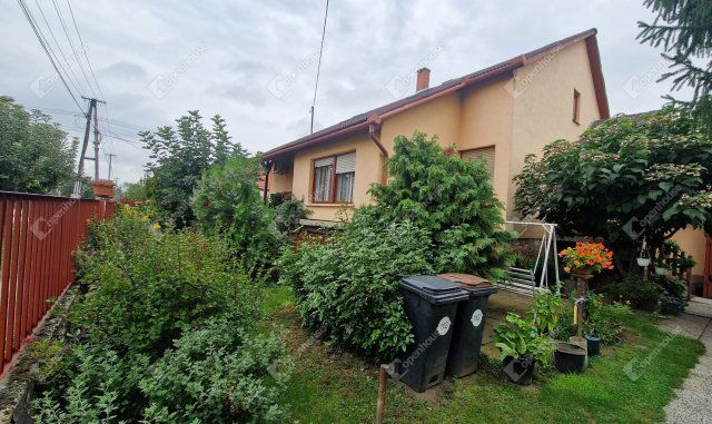 Eladó családi ház, Bábolnán 74.9 M Ft, 5 szobás