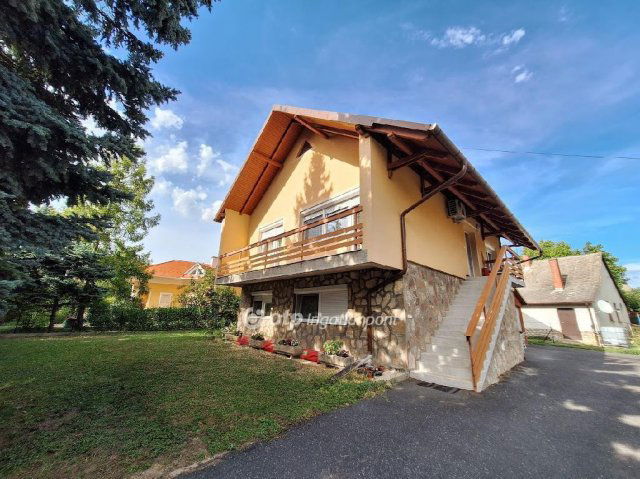 Eladó családi ház, Balatonfüreden 149.99 M Ft, 5 szobás