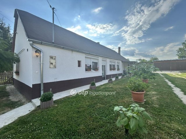 Eladó családi ház, Magyarkeszin 27.5 M Ft, 4 szobás