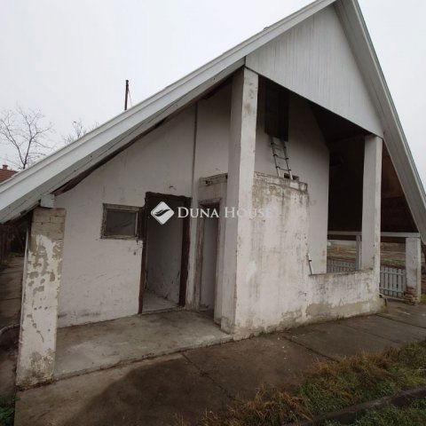 Eladó családi ház, Tápióságon 21.9 M Ft, 2 szobás