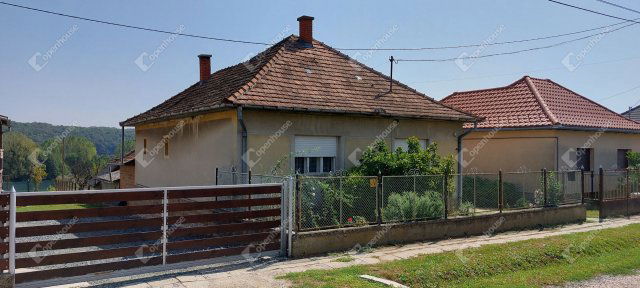 Eladó családi ház, Bakon 24.99 M Ft, 2 szobás