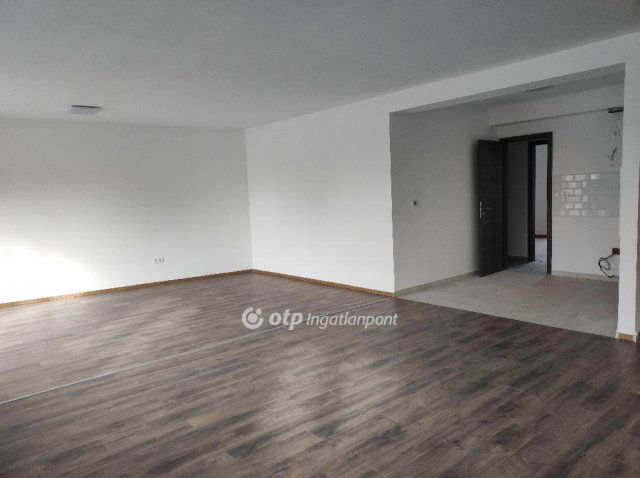 Eladó téglalakás, Szegeden 112 M Ft, 3 szobás